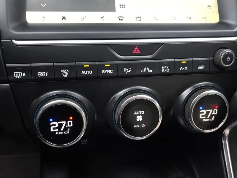 Jaguar E-pace, снимка 15 - Автомобили и джипове - 54855132