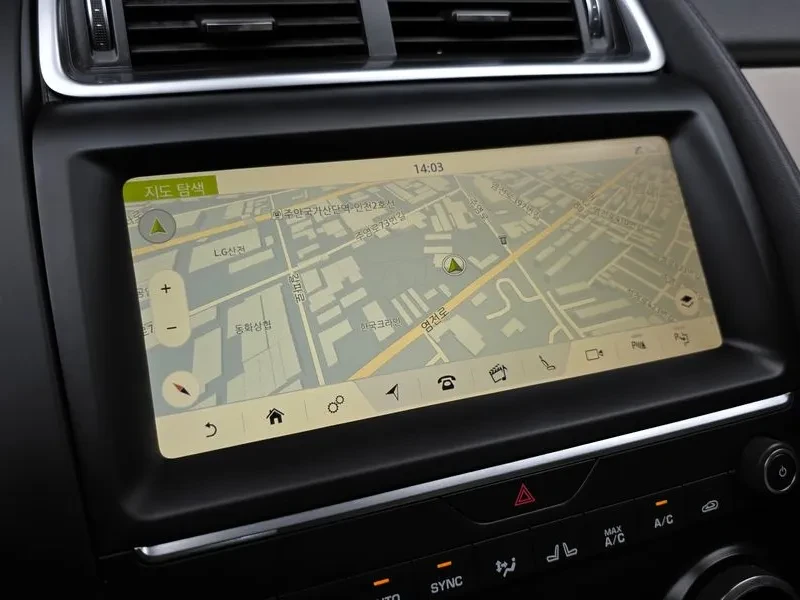 Jaguar E-pace, снимка 14 - Автомобили и джипове - 54855132