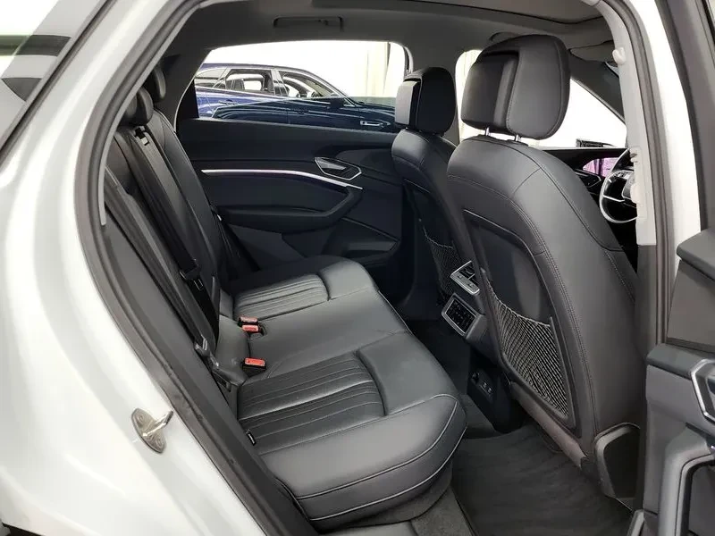 Audi E-Tron 50 Quattro Sportback, снимка 12 - Автомобили и джипове - 56532372