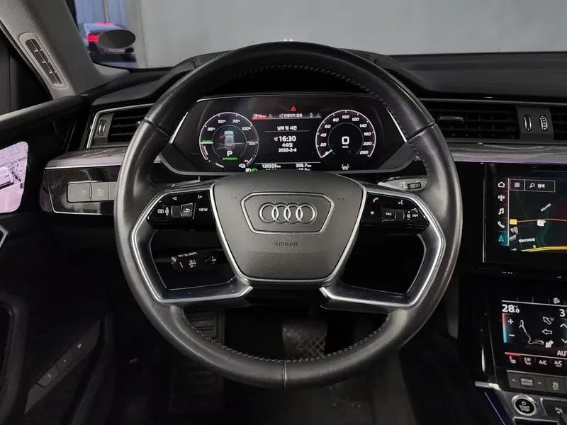 Audi E-Tron 50 Quattro Sportback, снимка 13 - Автомобили и джипове - 56532372