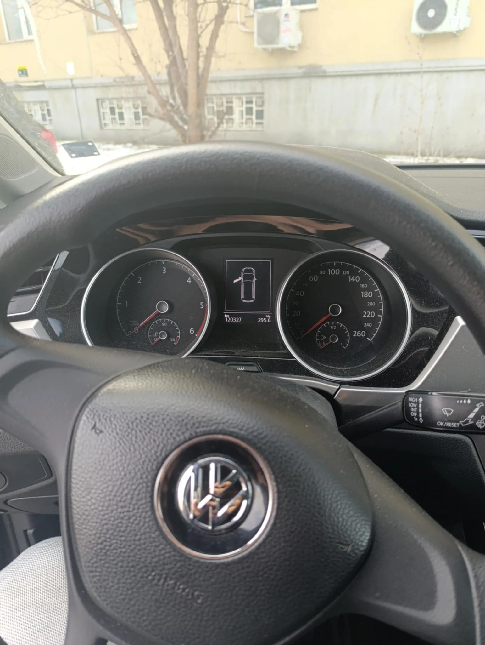VW Touran, снимка 13 - Автомобили и джипове - 51720237