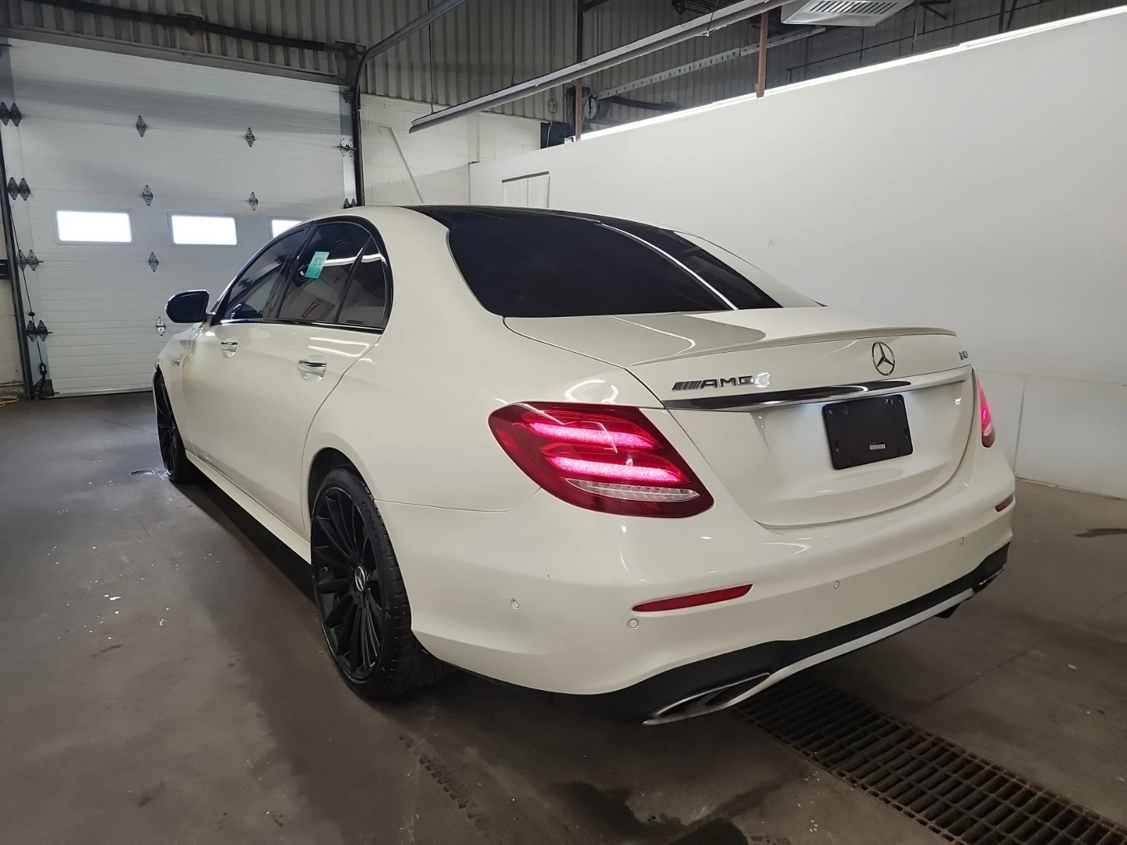 Mercedes-Benz E 43 AMG AMG* BURMESTER* 4MATIC* Обдухване* 360 - изображение 3
