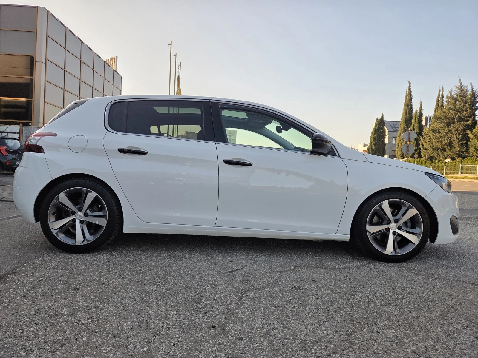 Peugeot 308 1, 6 benzin 156 hp Реални км!!! - изображение 6