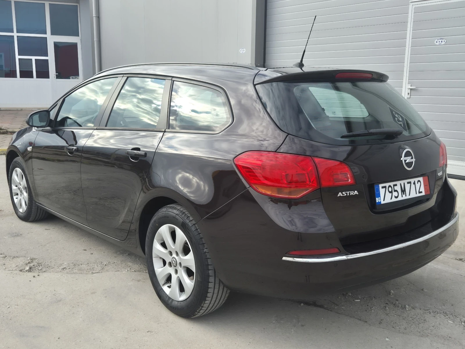 Opel Astra 1.6cdi ОБСЛУЖЕНА - изображение 9