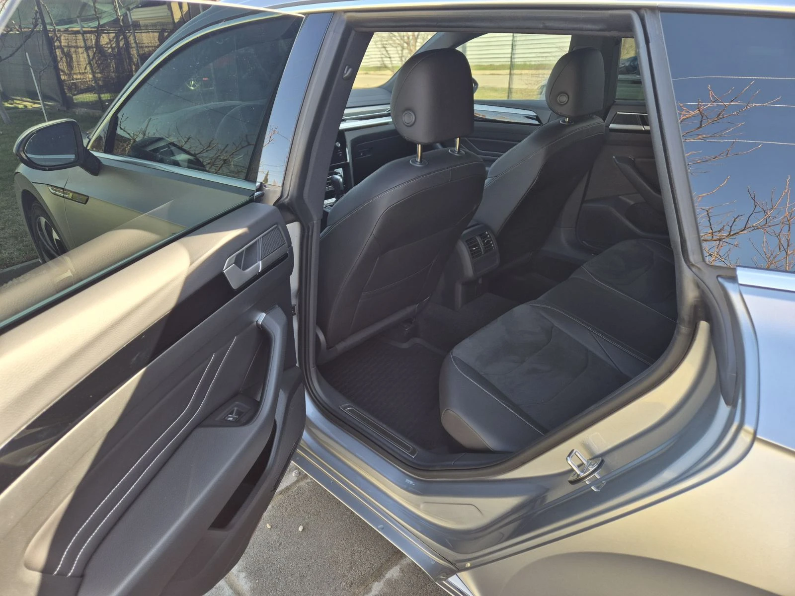 VW Arteon Shooting Brake R-Line 2.0 TSI DSG, снимка 9 - Автомобили и джипове - 53864027