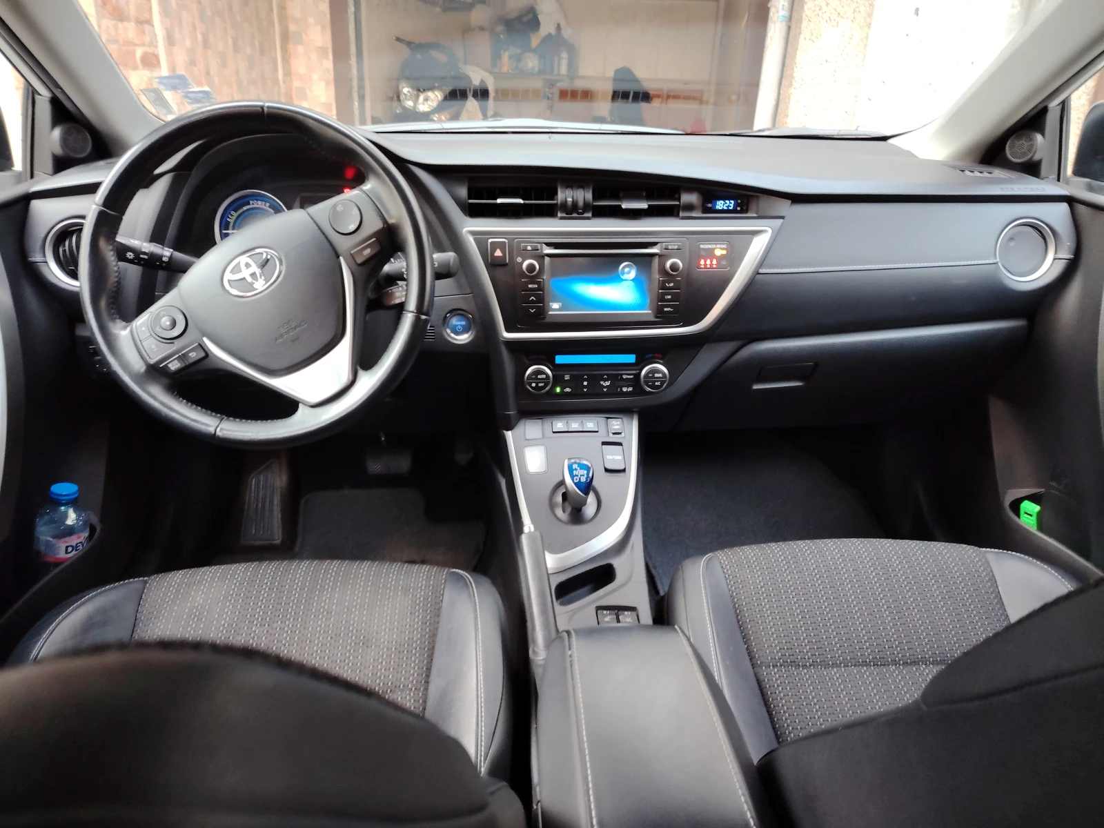 Toyota Auris, снимка 5 - Автомобили и джипове - 54268208