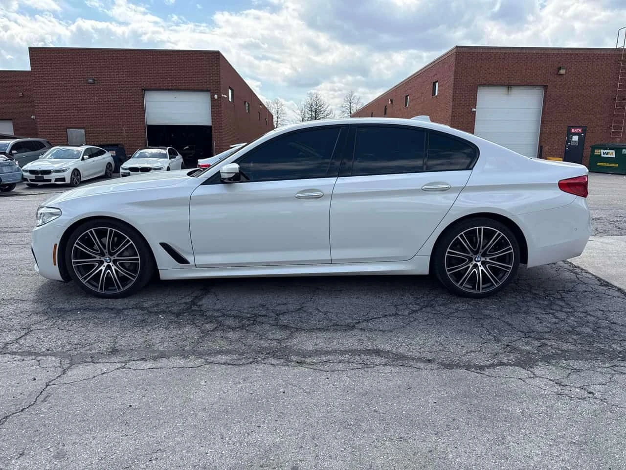 BMW 540 * МАСАЖИ* ДИСТРОНИК* ВАКУМ* 360 КАМЕРА* ОБДУХВАНЕ*, снимка 3 - Автомобили и джипове - 54483643