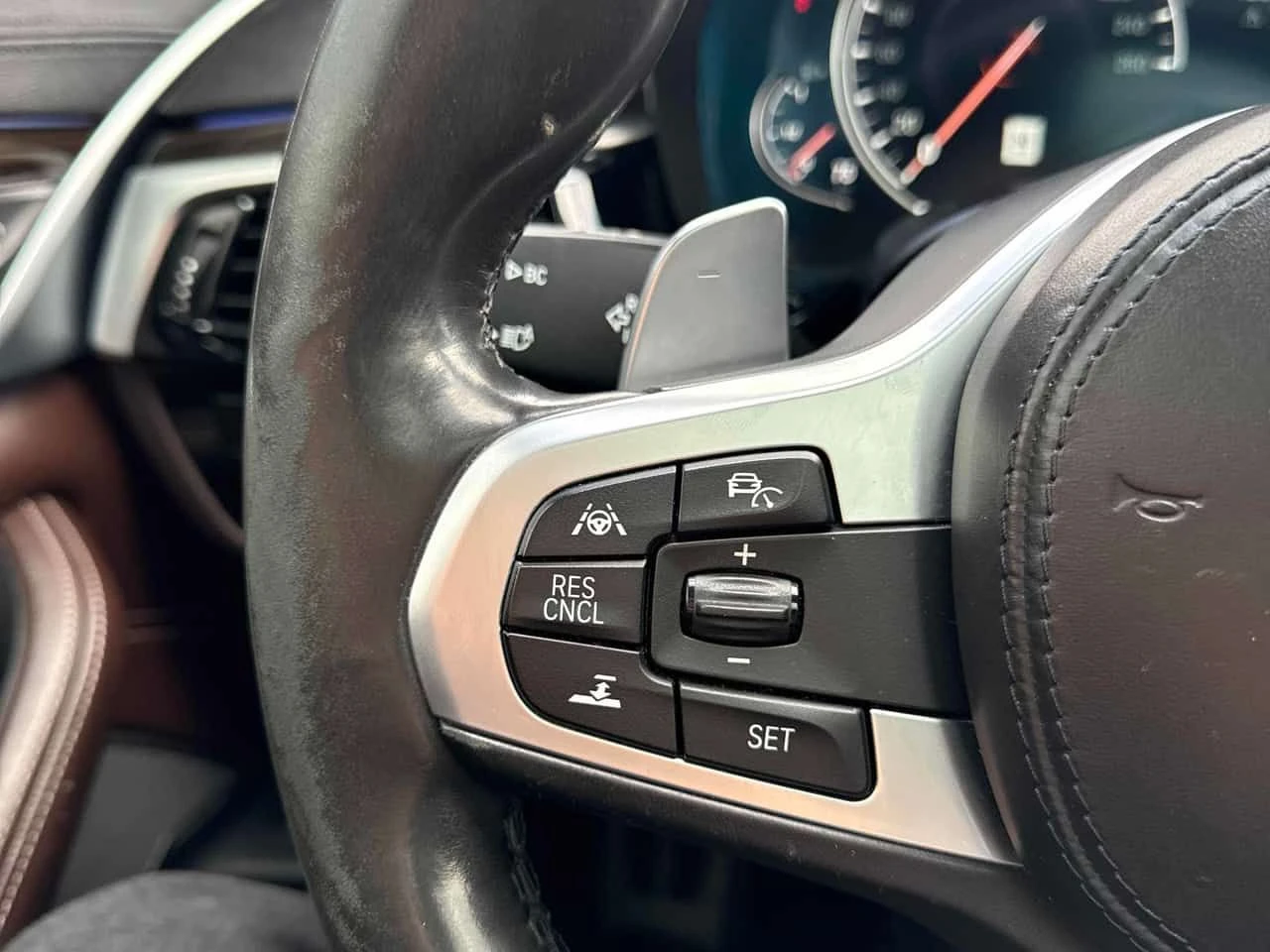 BMW 540 * МАСАЖИ* ДИСТРОНИК* ВАКУМ* 360 КАМЕРА* ОБДУХВАНЕ*, снимка 11 - Автомобили и джипове - 54483643