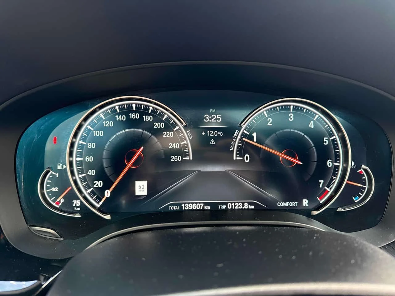 BMW 540 * МАСАЖИ* ДИСТРОНИК* ВАКУМ* 360 КАМЕРА* ОБДУХВАНЕ*, снимка 8 - Автомобили и джипове - 54483643