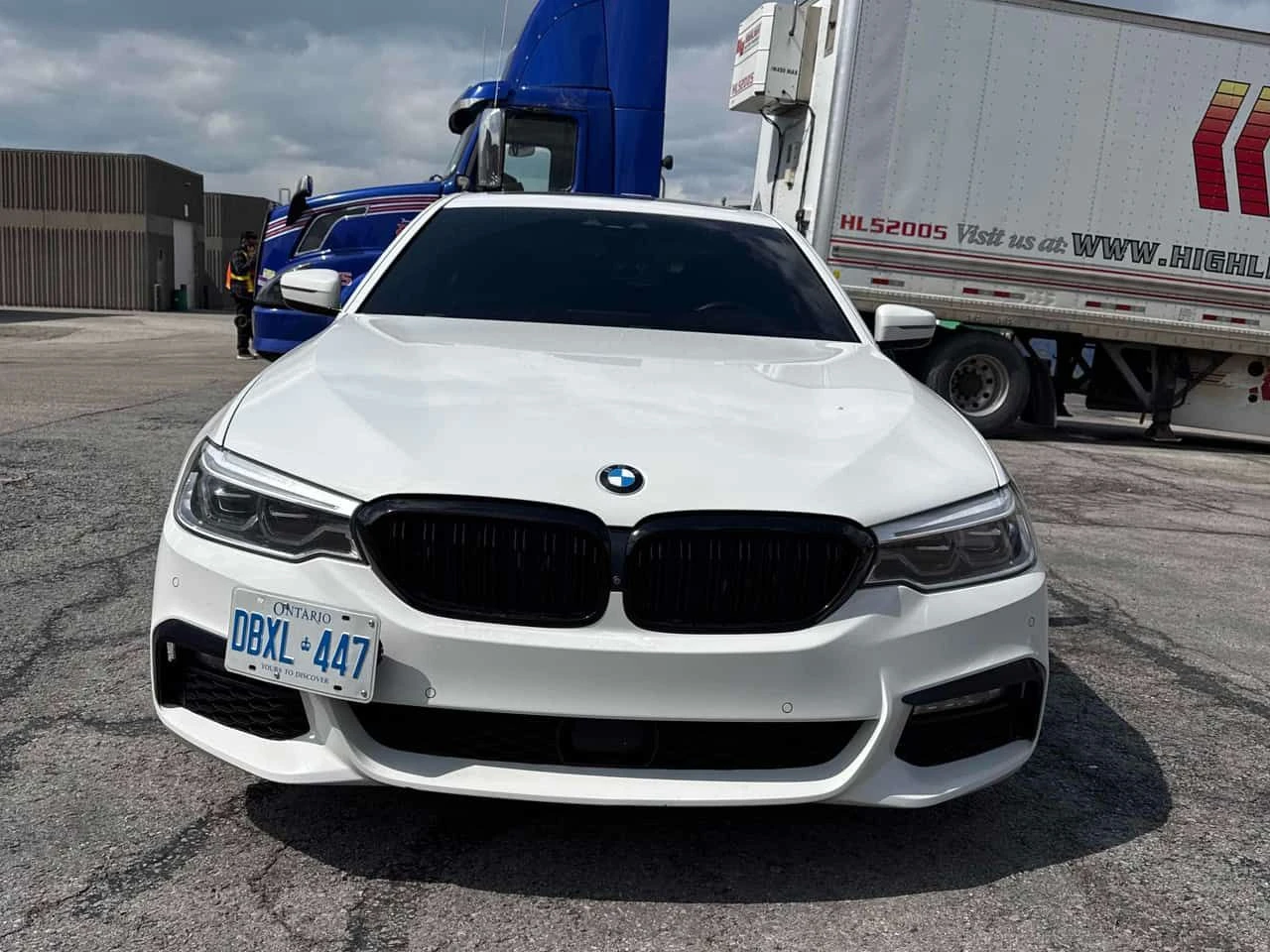 BMW 540 * МАСАЖИ* ДИСТРОНИК* ВАКУМ* 360 КАМЕРА* ОБДУХВАНЕ*, снимка 2 - Автомобили и джипове - 54483643