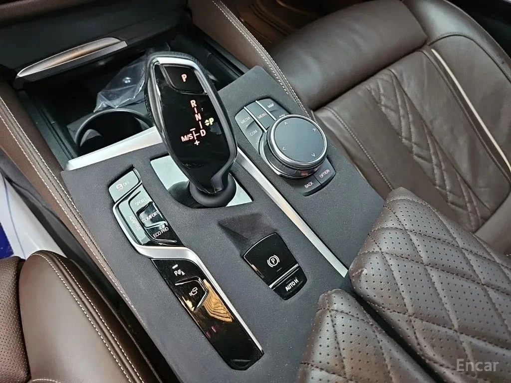 BMW 550 xDrive | 360 | ДИСТРОНИК | ШИБИДАХ, снимка 8 - Автомобили и джипове - 55942116