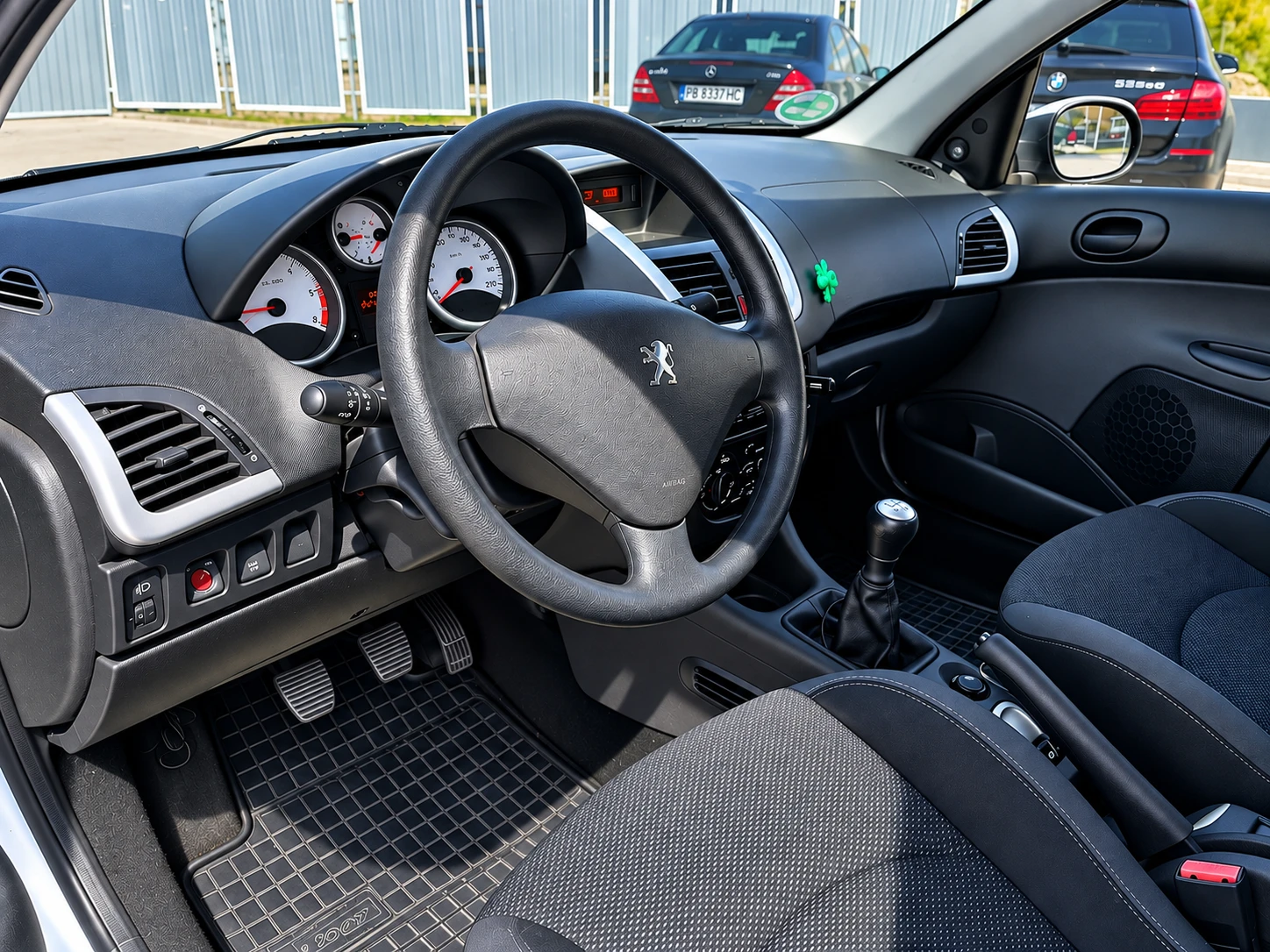 Peugeot 206, снимка 5 - Автомобили и джипове - 56129584