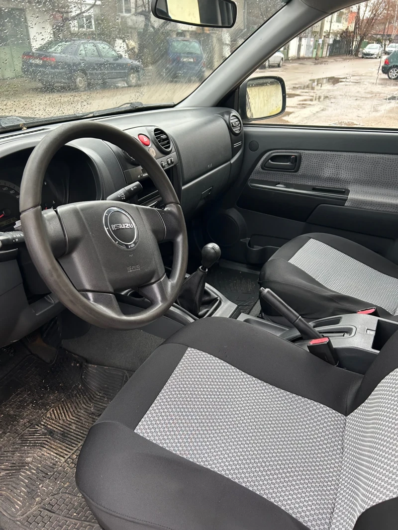 Isuzu D-max 2.5, снимка 9 - Автомобили и джипове - 48427613