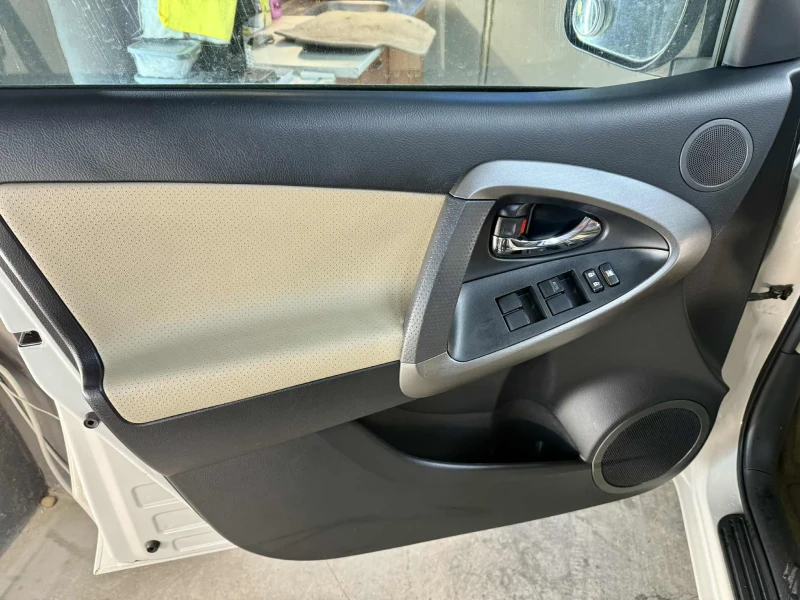 Toyota Rav4 2.0i AVTOMATIK FACE SWISS, снимка 13 - Автомобили и джипове - 52976456