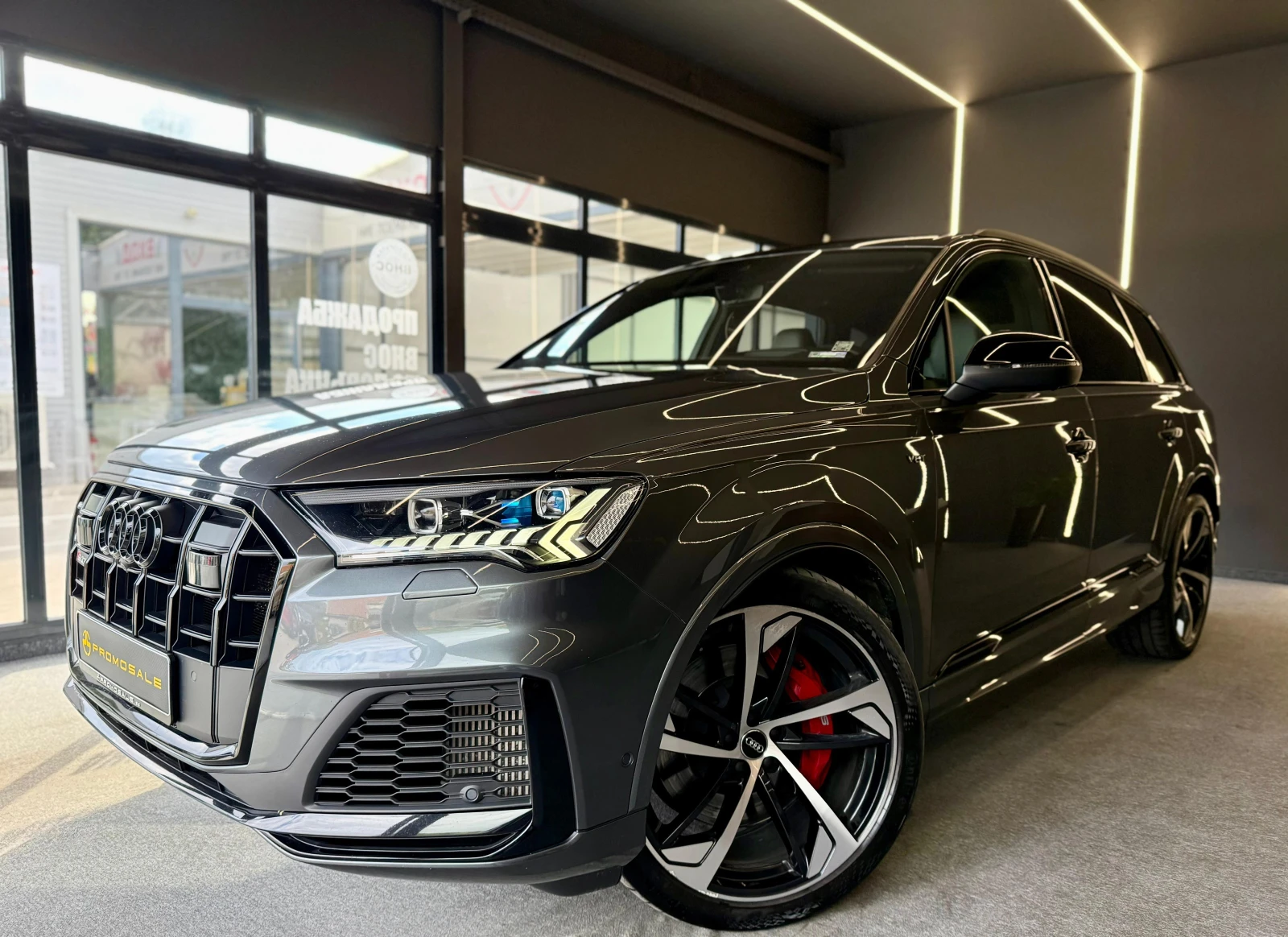 Audi SQ7 Bose* HeadUp* SoftClose* Лизинг* Laser* 7-местен - изображение 3