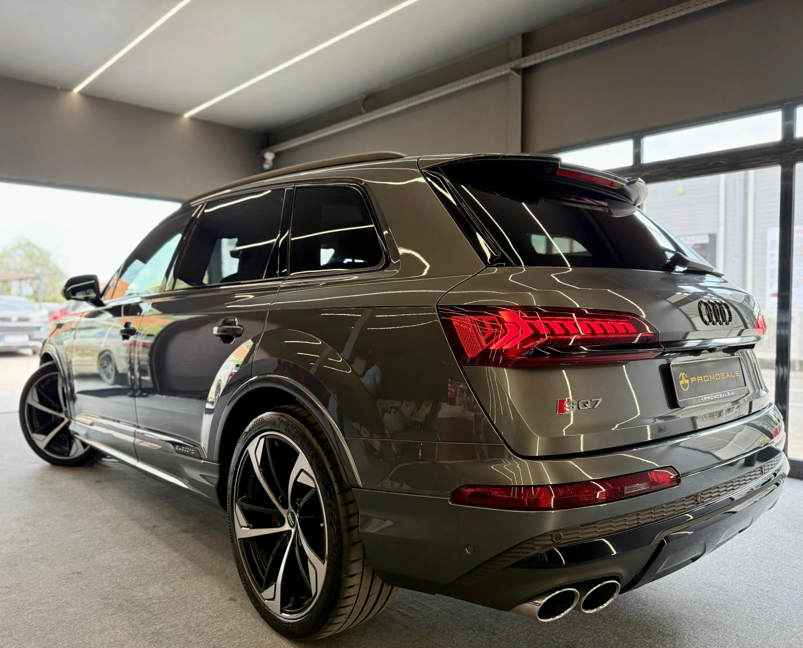 Audi SQ7 Bose* HeadUp* SoftClose* Лизинг* Laser* 7-местен - изображение 4