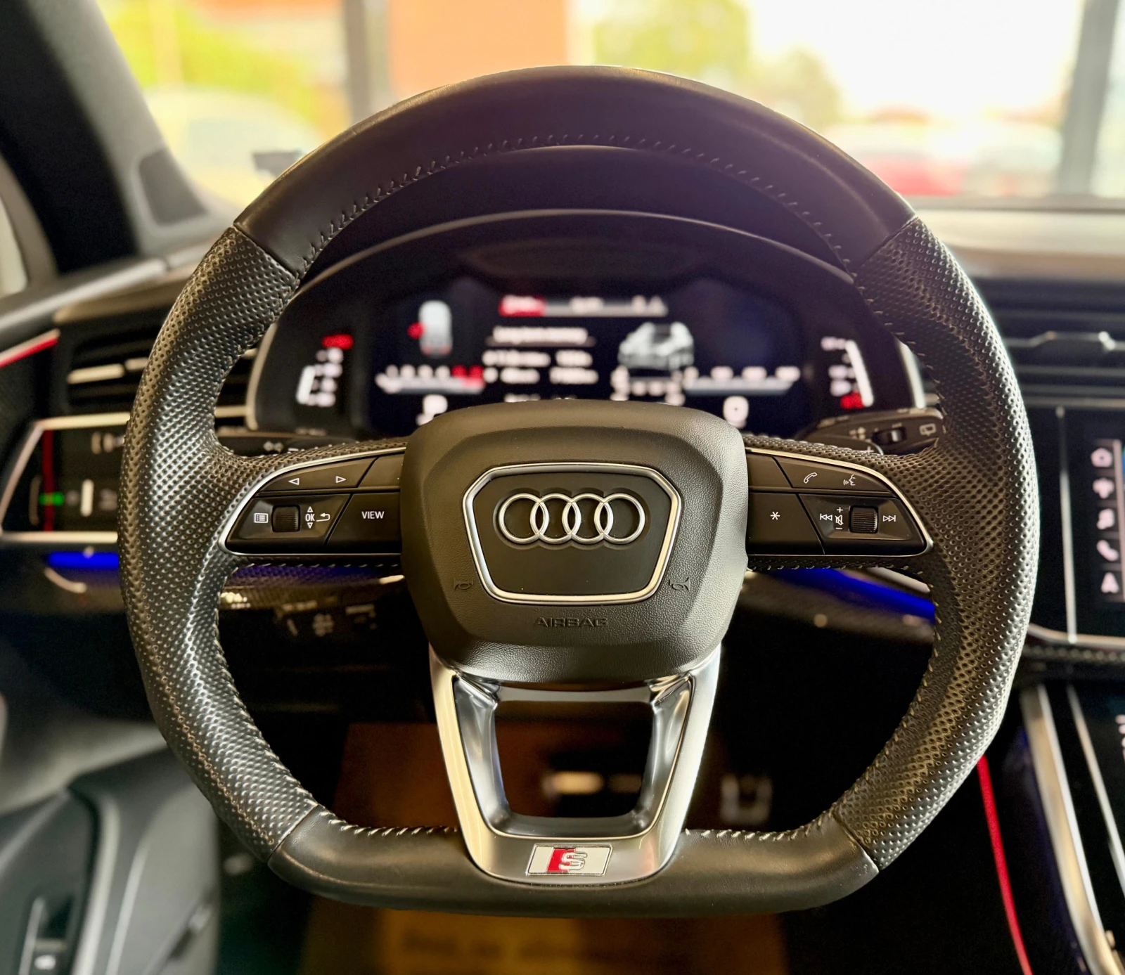 Audi SQ7 Bose* HeadUp* SoftClose* Лизинг* Laser* 7-местен - изображение 10