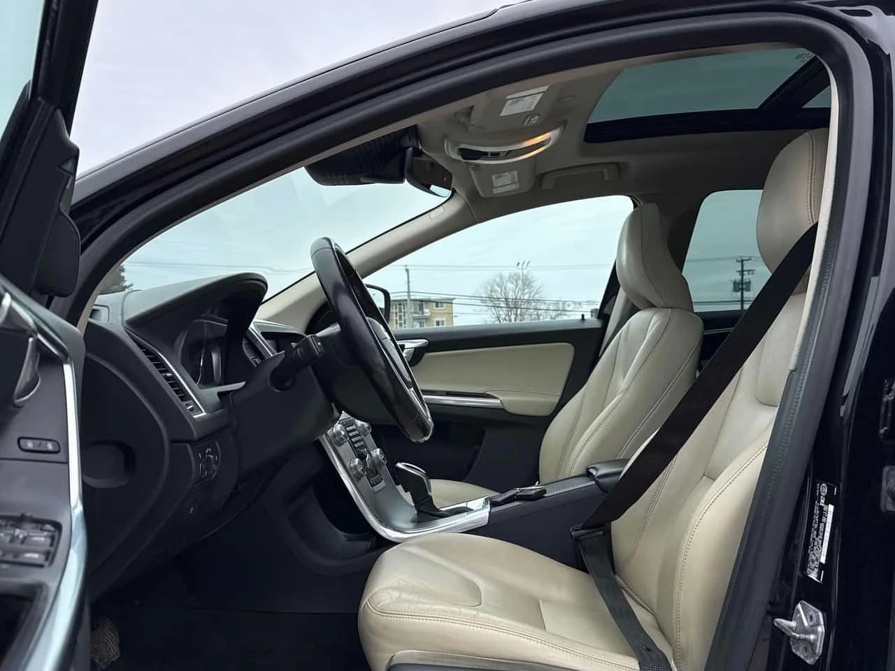 Volvo XC60 * Панорама * Подгрев * + гуми джнати * , снимка 11 - Автомобили и джипове - 54048297