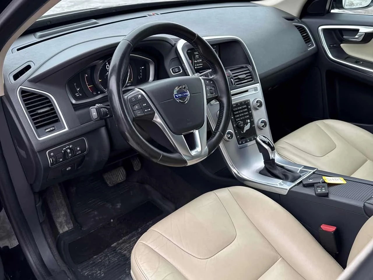 Volvo XC60 * Панорама * Подгрев * + гуми джнати * , снимка 5 - Автомобили и джипове - 54048297