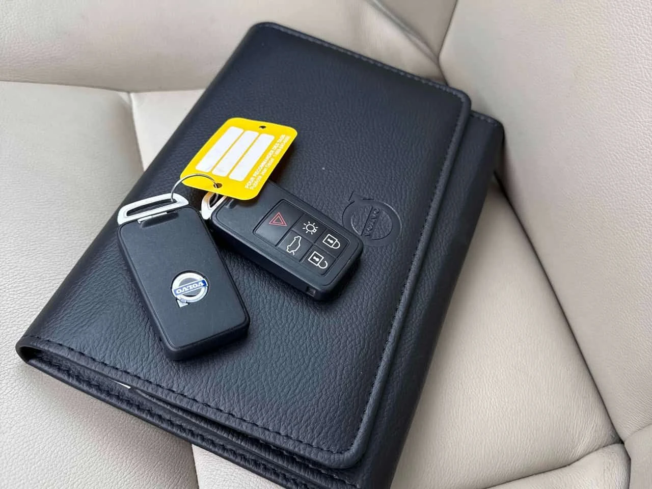 Volvo XC60 * Панорама * Подгрев * + гуми джнати * , снимка 13 - Автомобили и джипове - 54048297