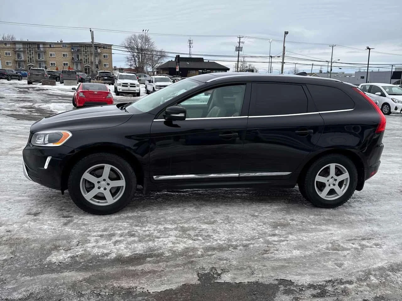 Volvo XC60 * Панорама * Подгрев * + гуми джнати * , снимка 2 - Автомобили и джипове - 54048297