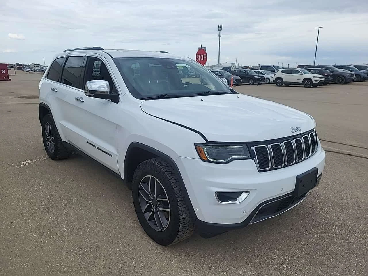 Jeep Grand cherokee LIMITED/CARFAX/ДИСТР/Подгрев/ПАНО/ФИНАНСИРАНЕ, снимка 2 - Автомобили и джипове - 54859913