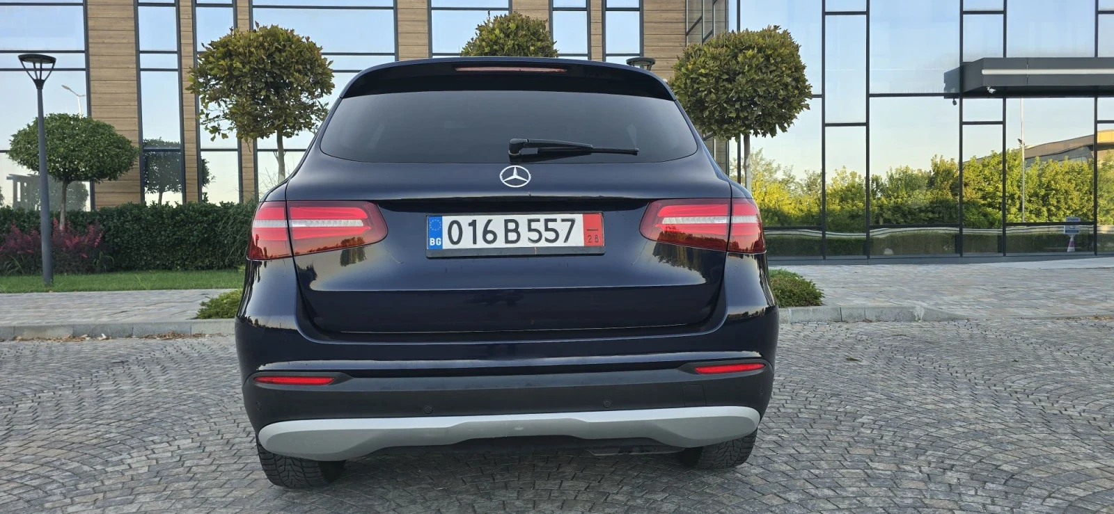 Mercedes-Benz GLC 220  9G tronic* 4matic* ПАНОРАМА* КОЖА* ПОДГРЕВ* K, снимка 5 - Автомобили и джипове - 55415741