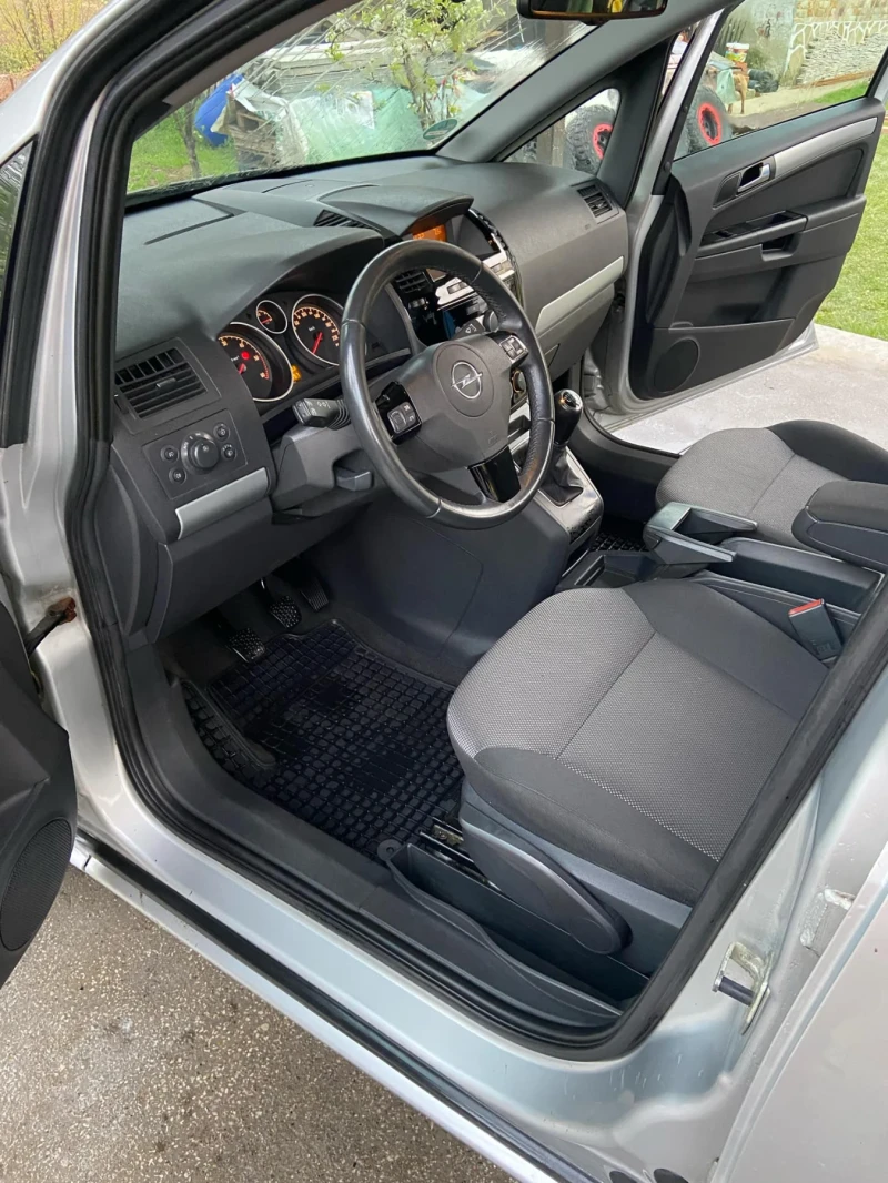 Opel Zafira 1.7 CDTI, снимка 10 - Автомобили и джипове - 52632026