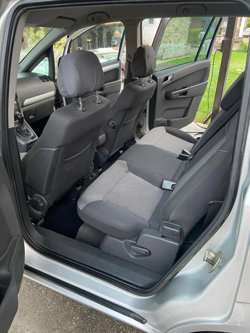 Opel Zafira 1.7 CDTI, снимка 11 - Автомобили и джипове - 52632026