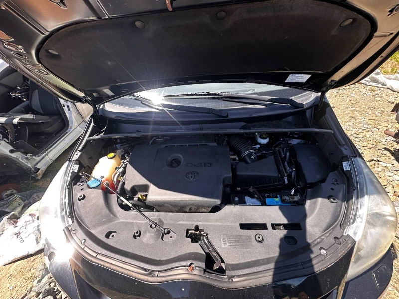 Toyota Verso 2.0 126кс дизел, снимка 9 - Автомобили и джипове - 52557246