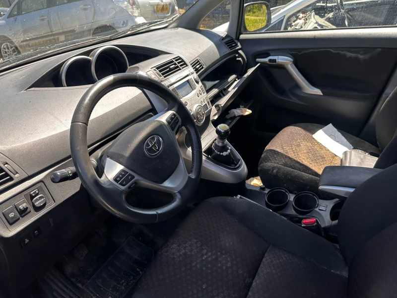 Toyota Verso 2.0 126кс дизел, снимка 10 - Автомобили и джипове - 52557246
