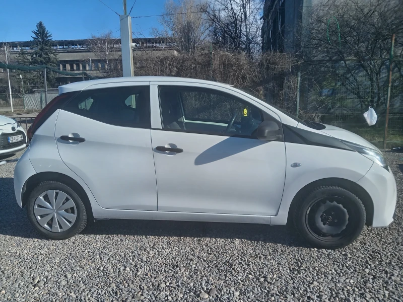 Toyota Aygo 1.0i Гаранционна, снимка 6 - Автомобили и джипове - 53595126