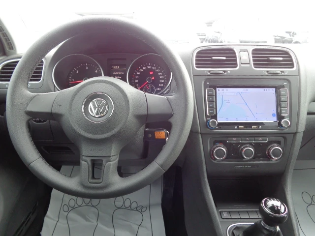 VW Golf 1.6 TDI, снимка 13 - Автомобили и джипове - 49284718