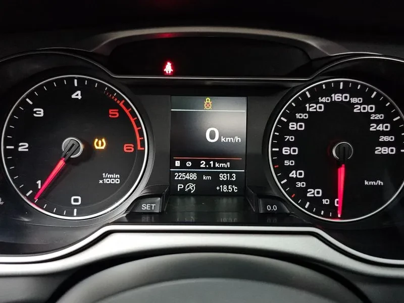 Audi A4 2.0 TDI Quattro, снимка 8 - Автомобили и джипове - 54143680