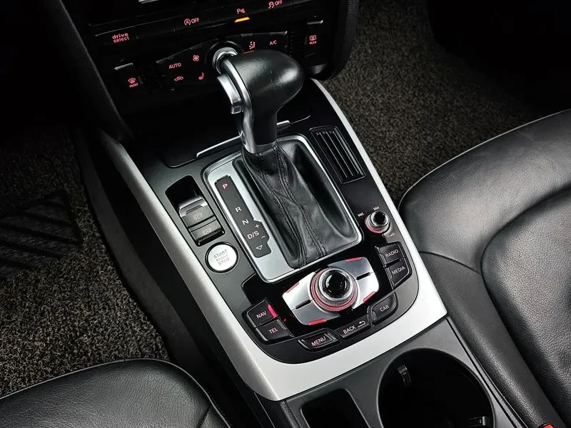 Audi A4 2.0 TDI Quattro, снимка 9 - Автомобили и джипове - 54143680