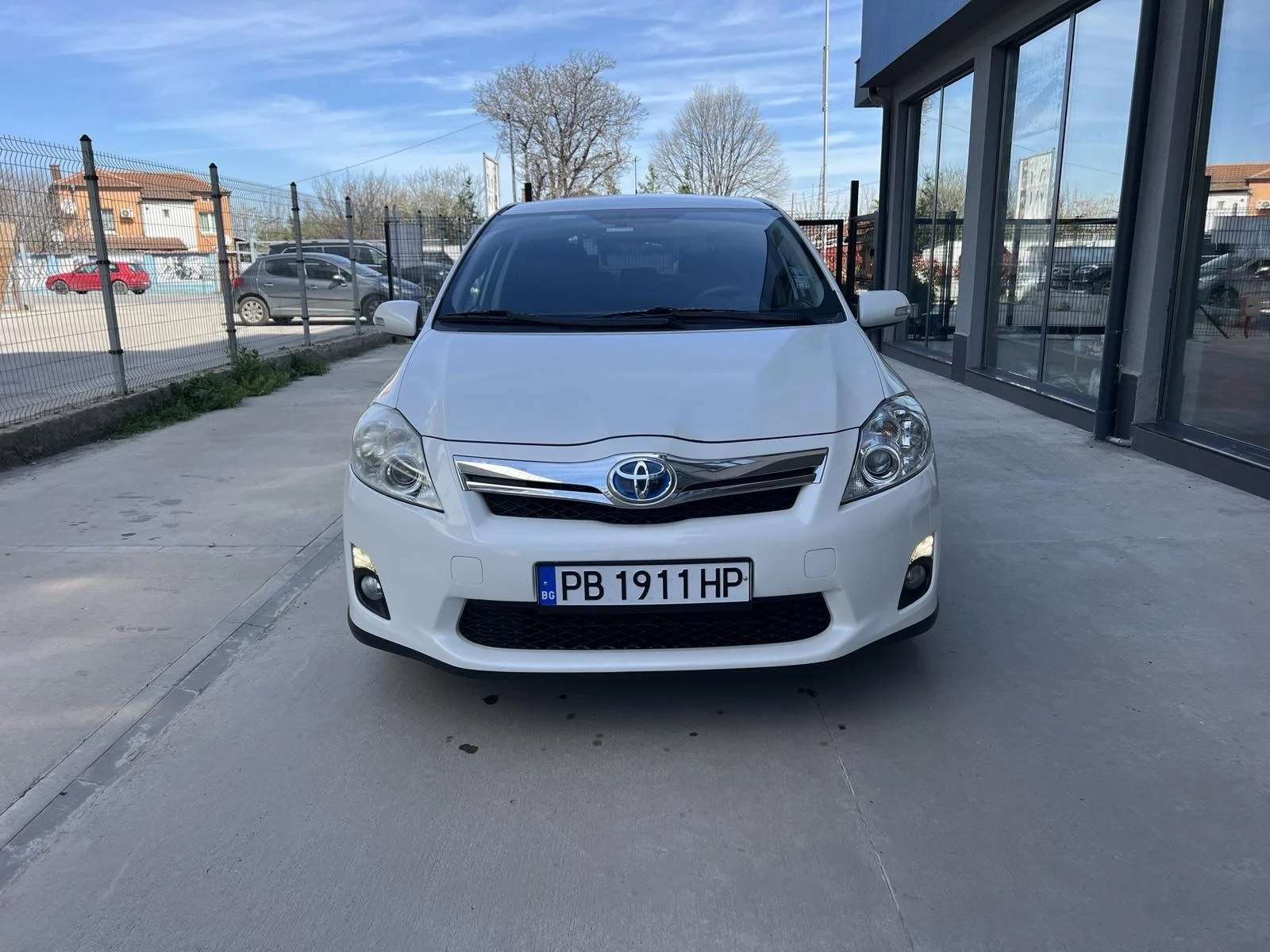 Toyota Auris 1.8 Hybrid - изображение 2