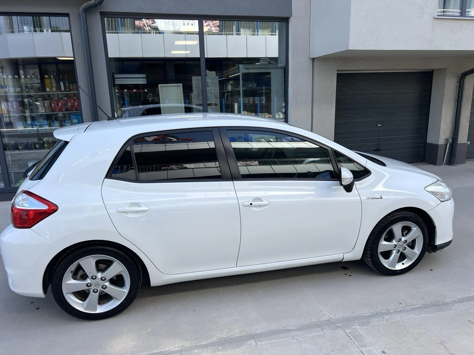 Toyota Auris 1.8 Hybrid - изображение 8