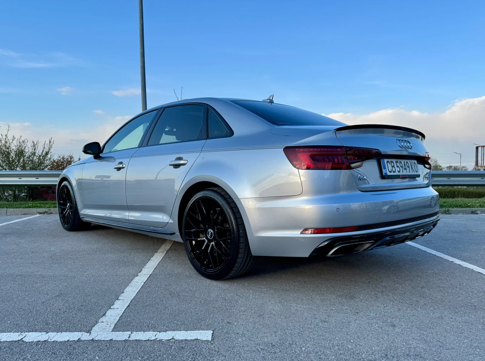 Audi A4 2.0 TFSI S line / Quattro / Digital display - изображение 4