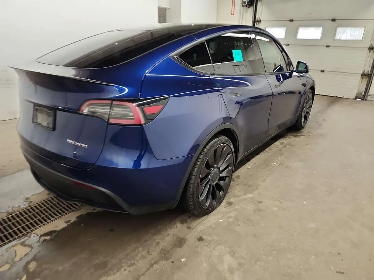 Tesla Model Y  | LONG RANGE | CARFAX | WOOD TRIM | AUTO PILOT | , снимка 3 - Автомобили и джипове - 54114757