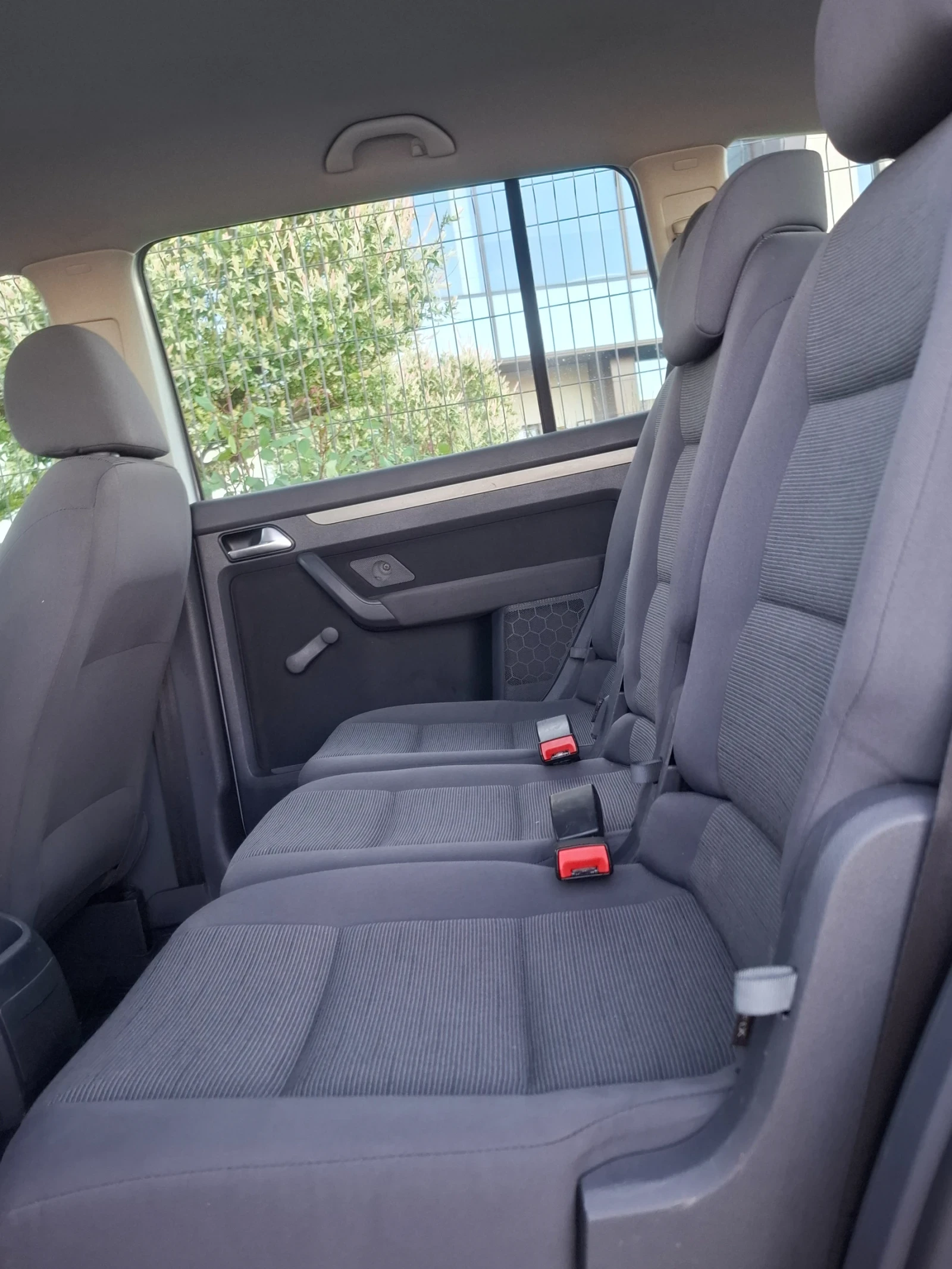 VW Touran 1.9TDI* (105кс)* FACELIFT* NAVI* НОВ ВНОС* * , снимка 17 - Автомобили и джипове - 54556246