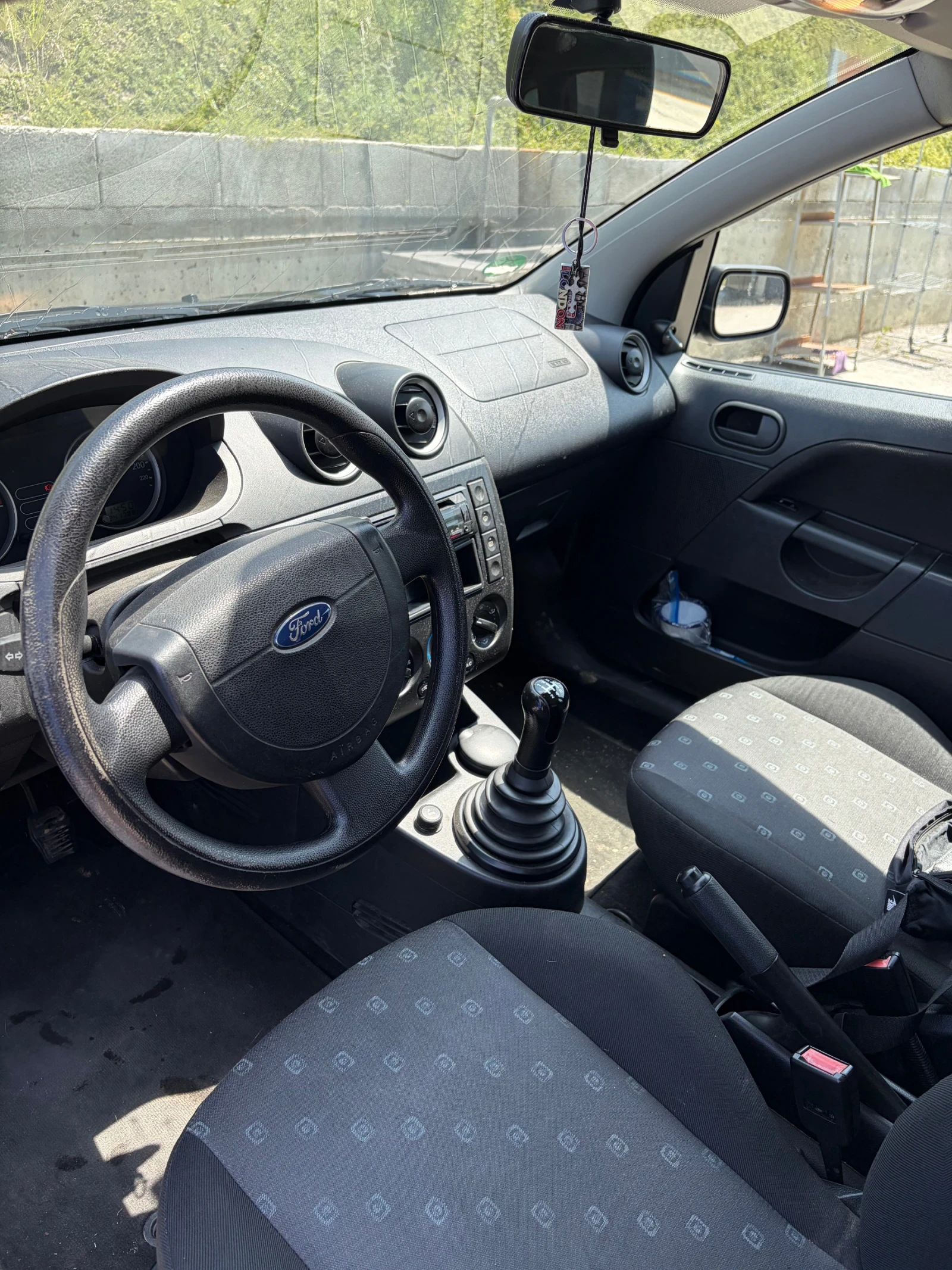 Ford Fiesta 1.3i, снимка 5 - Автомобили и джипове - 55075861