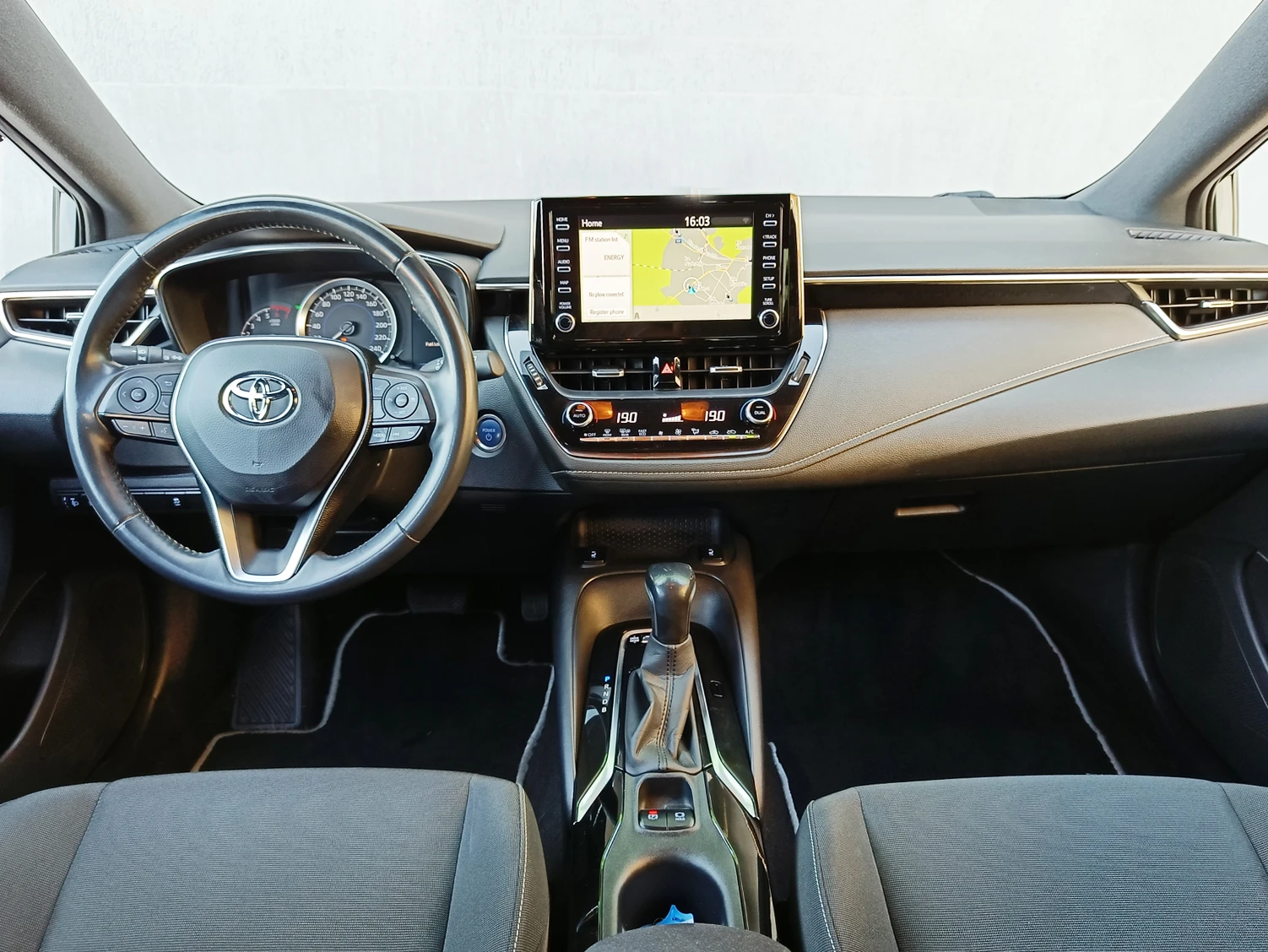 Toyota Corolla 1.8 Заводска гаранция, снимка 12 - Автомобили и джипове - 54942996