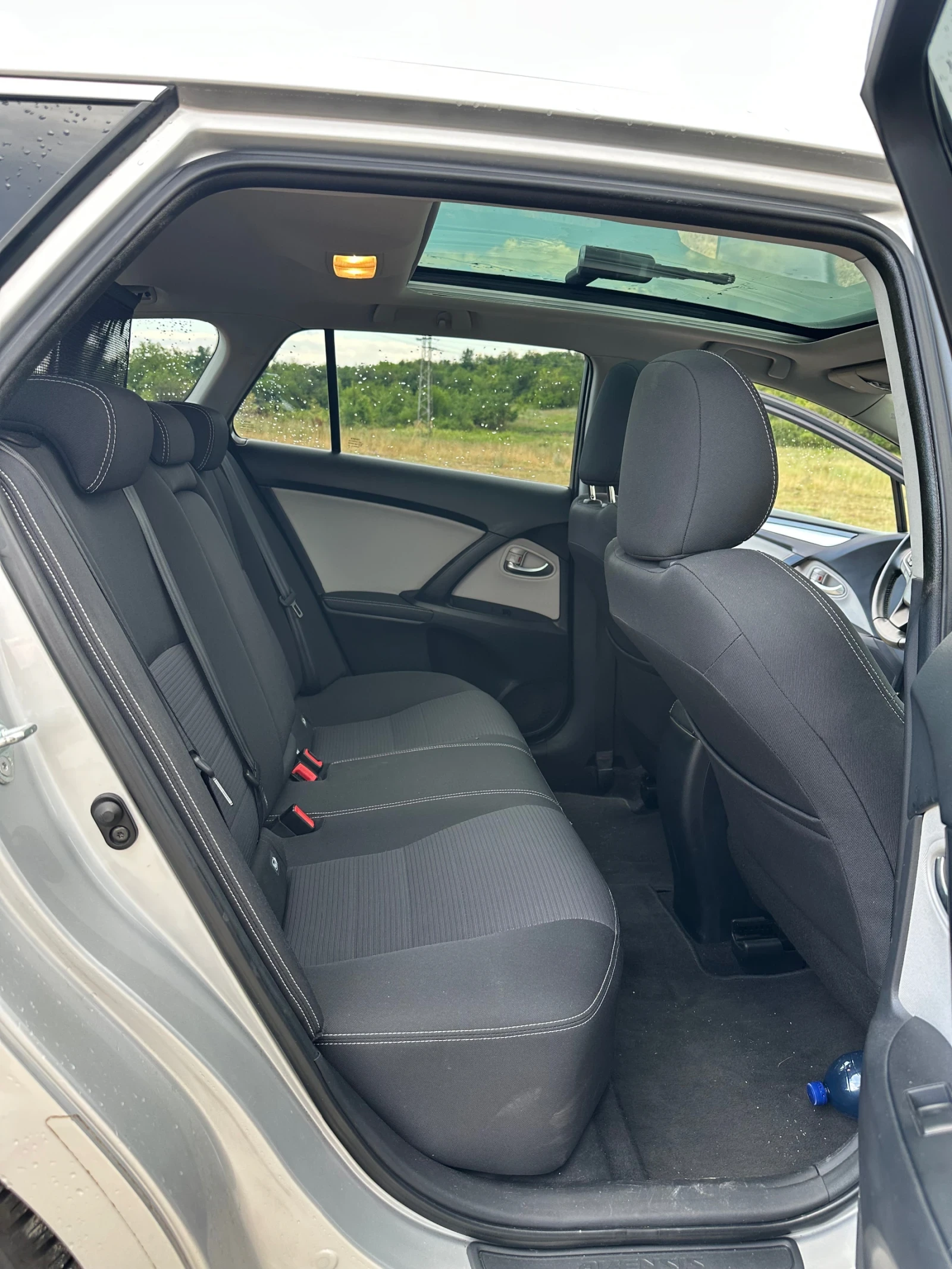 Toyota Avensis 2.0 D-4D 143 PS Facelift Pano LED Keyless, снимка 8 - Автомобили и джипове - 55156665