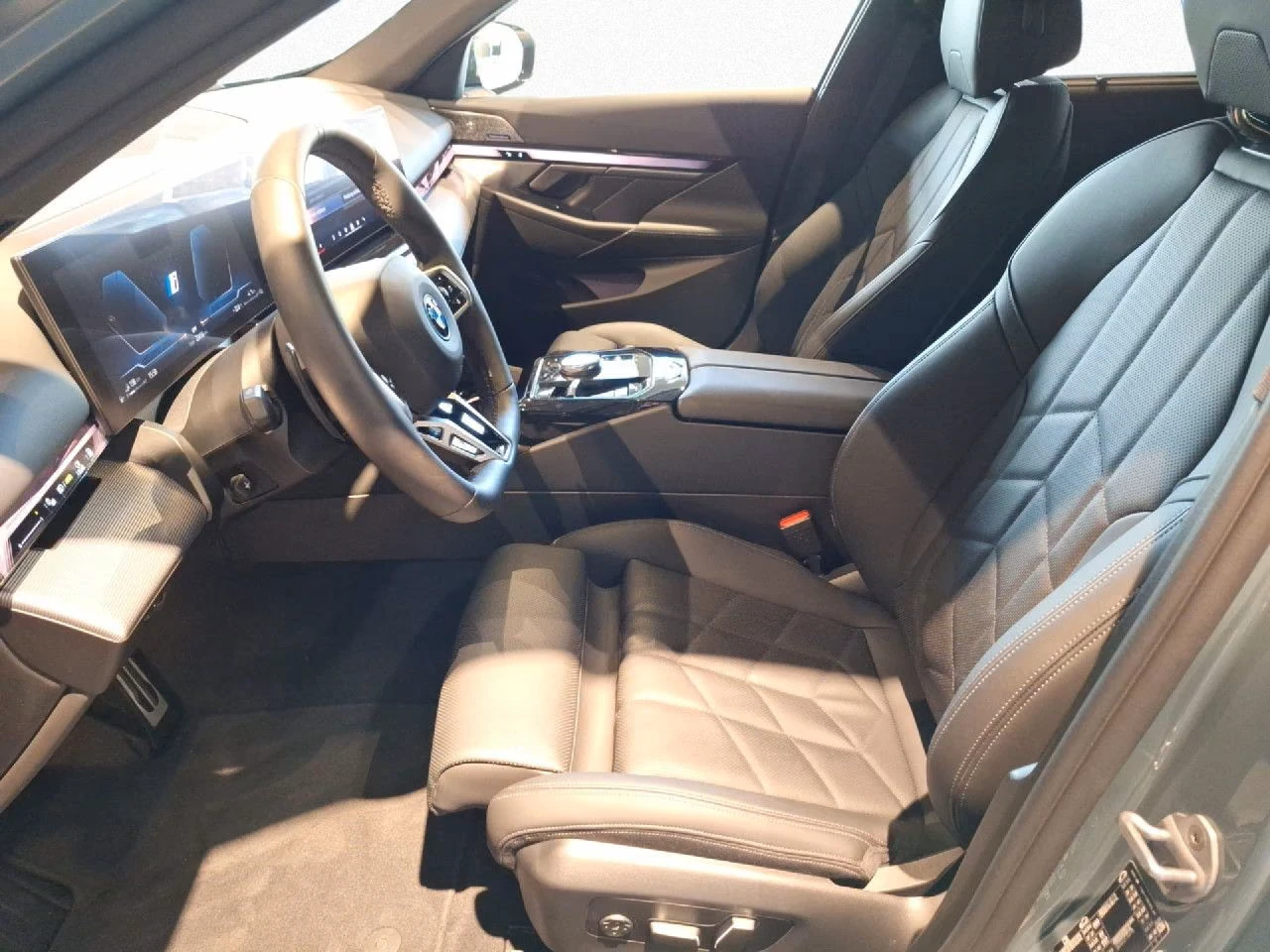 BMW 550 e* XDRIVE* M-SPORT* HEAD-UP* PANO* H&K* DISTR* MEM | Mobile.bg � ����������� 5