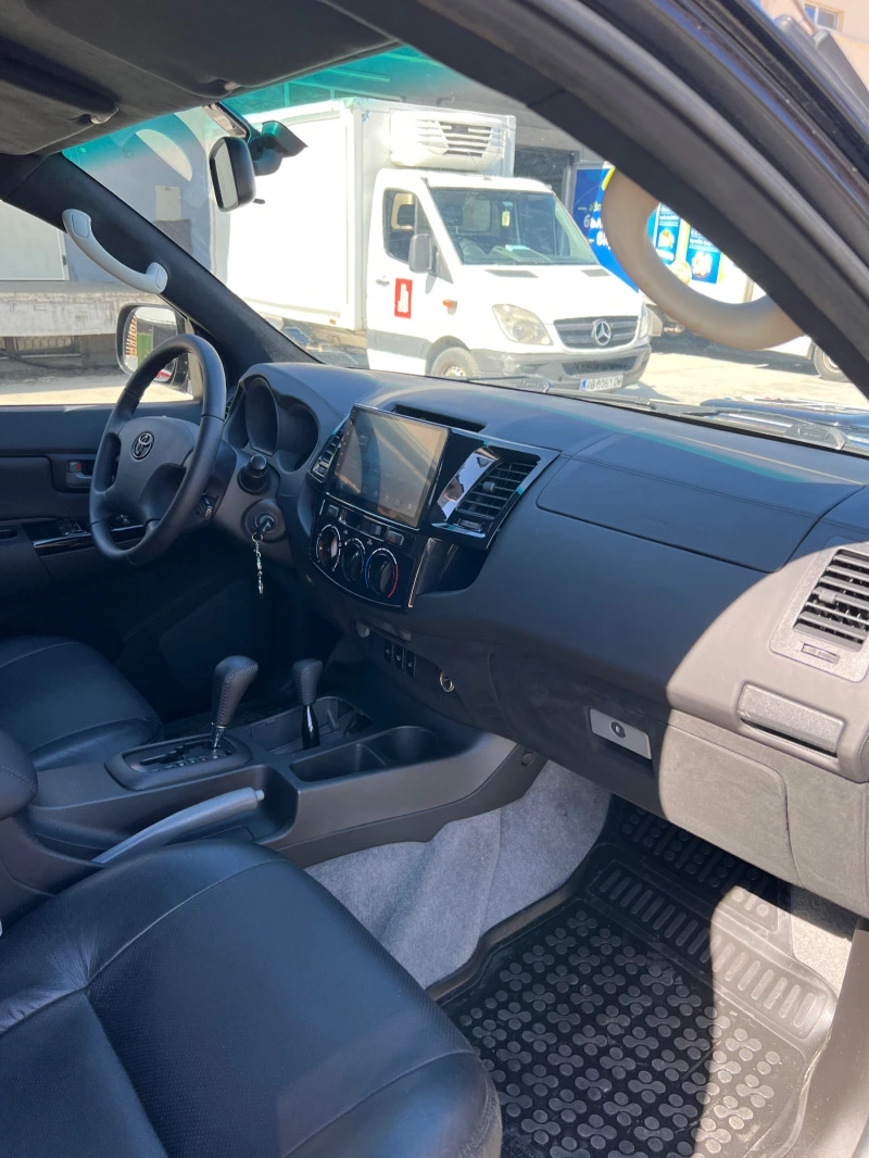 Toyota Hilux Цялостно реновиран, снимка 14 - Автомобили и джипове - 46220388