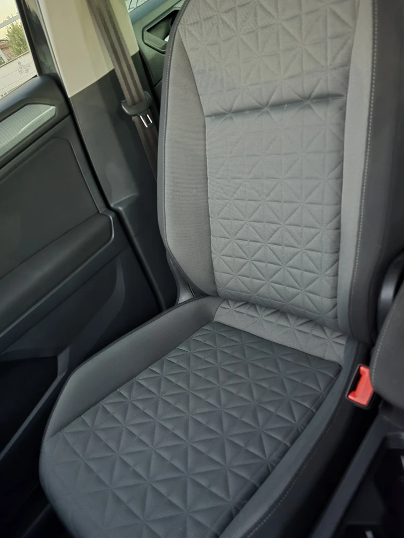 VW Tiguan, снимка 8 - Автомобили и джипове - 52550441