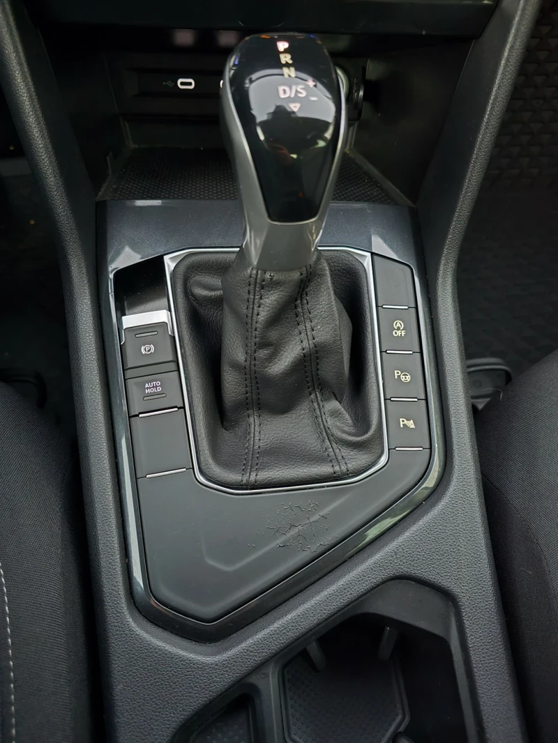 VW Tiguan, снимка 9 - Автомобили и джипове - 52550441
