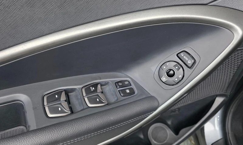 Hyundai Santa fe Diesel 2.0 2WD Premium * НАЙ-ДОБРА ЦЕНА В БЪЛГАРИЯ, снимка 12 - Автомобили и джипове - 52211430
