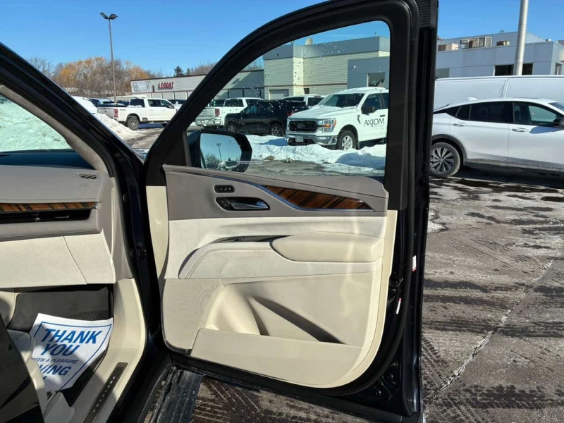 Cadillac Escalade * DISTRONIC* ТЕЛЕВИЗОРИ* NIGHT VISION* ОБДУХВАНЕ* , снимка 17 - Автомобили и джипове - 53512251