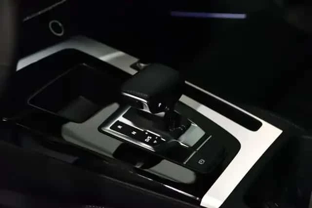 Audi Q5 * Technik / S Line Black Package / ОБДУХВАНЕ/ B&O, снимка 12 - Автомобили и джипове - 54431819